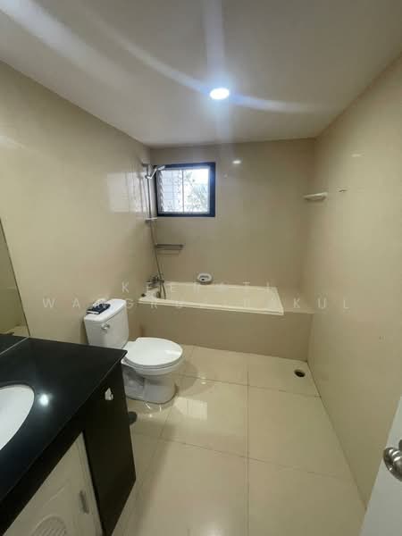 Regent on the Park 1, Bangkok, Soi Sukhumvit 26, Khong Tan, Khlong Toei, Bangkok, 3 Bedrooms, 250 sqm, Condo For Rent, by Keerati Wangrujirakul, 500484876 - DDproperty.com