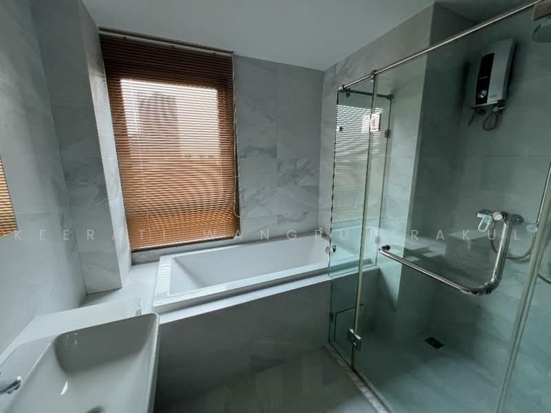 Rhythm Ekkamai, Bangkok, 11 Soi Sukhumvit 63, Khlongtoei Nua, Watthana, Bangkok, 2 Bedrooms, 70 sqm, Condo For Rent, by Keerati Wangrujirakul, 500484893 - DDproperty.com