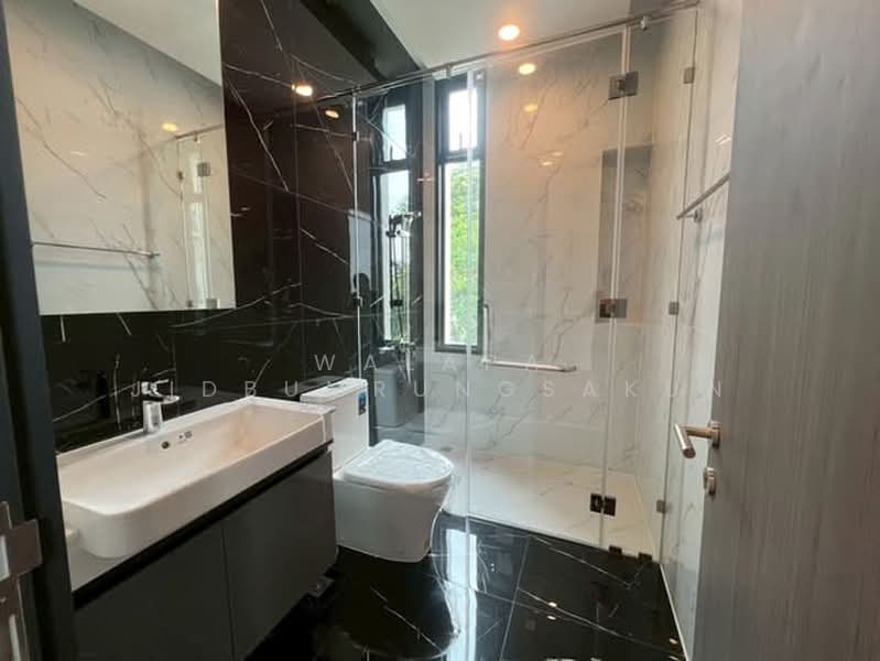 The Master Ekkamai-Ramintra, Bangkok, Soi Ramintra 39, Tha Rang, Bang Khen, Bangkok, 4 Bedrooms, 419 sqm, Single Detached House For Rent, by Walapa Jidbumrungsakun, 500484984 - DDproperty.com