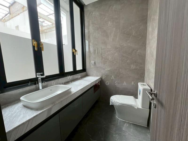 The Master Ekkamai-Ramintra, Bangkok, Soi Ramintra 39, Tha Rang, Bang Khen, Bangkok, 4 Bedrooms, 419 sqm, Single Detached House For Rent, by Walapa Jidbumrungsakun, 500484984 - DDproperty.com