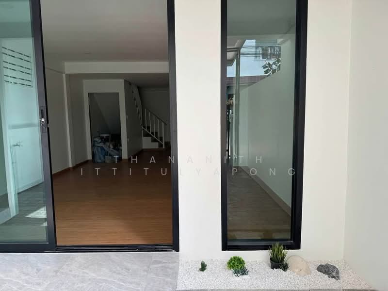 ทาวน์เฮ้าส์ 3-ห้องนอน, กรุงเทพ, ลาดพร้าว, กรุงเทพ, 204 ตร.ม., ทาวน์เฮ้าส์ ขาย, โดย Thananith Ittitulyapong, 500485066 - DDproperty.com