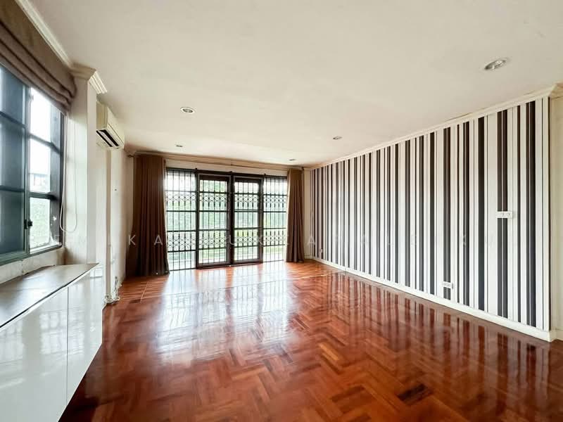 4-BR House, Bangkok, Bang Waek, Phasi Charoen, Bangkok, 4 Bedrooms, 270 sqm, Single Detached House For Sale, by Pemika Aukkaraleekul, 500485584 - DDproperty.com