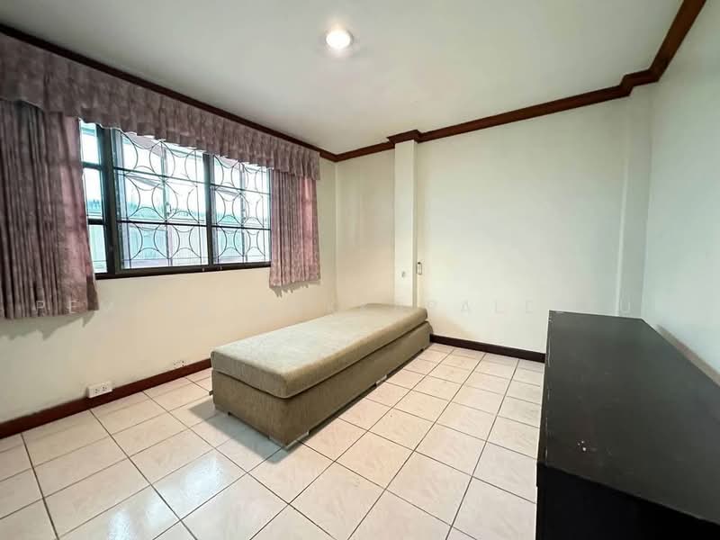 4-BR House, Bangkok, Bang Waek, Phasi Charoen, Bangkok, 4 Bedrooms, 270 sqm, Single Detached House For Sale, by Pemika Aukkaraleekul, 500485584 - DDproperty.com