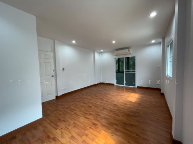 3-BR House, Bangkok, Lat Phrao, Bangkok, 3 Bedrooms, 180 sqm, Single Detached House For Sale, by Pemika Aukkaraleekul, 500485647 - DDproperty.com