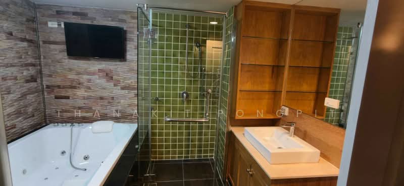 President Park Sukhumvit 24, Bangkok, 99 Sukhumvit 24 Alley, Khlongtoei Nua, Watthana, Bangkok, 3 Bedrooms, 223 sqm, Condo For Rent, by Thanakit Pongpit, 500485656 - DDproperty.com