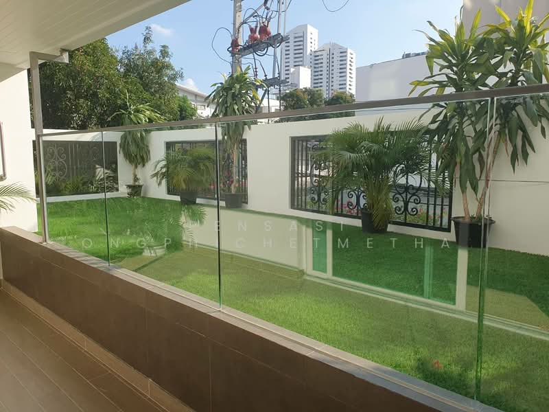GM Residence, Bangkok, Soi Ekkamai 18, Khlong Tan Nua, Watthana, Bangkok, 3 Bedrooms, 220 sqm, Apartment For Rent, by Pensasi Ongphichetmetha, 500485944 - DDproperty.com