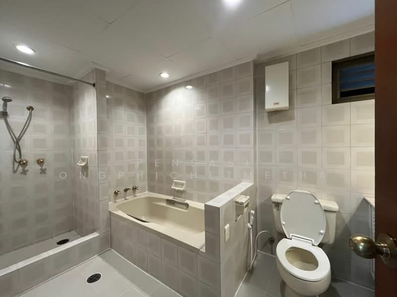47 Le Cullinan Sukhumvit Soi 39, Bangkok, Sukhumvit, Khlong Tan Nua, Watthana, Bangkok, 4 Bedrooms, 280 sqm, Apartment For Rent, by Pensasi Ongphichetmetha, 500485978 - DDproperty.com