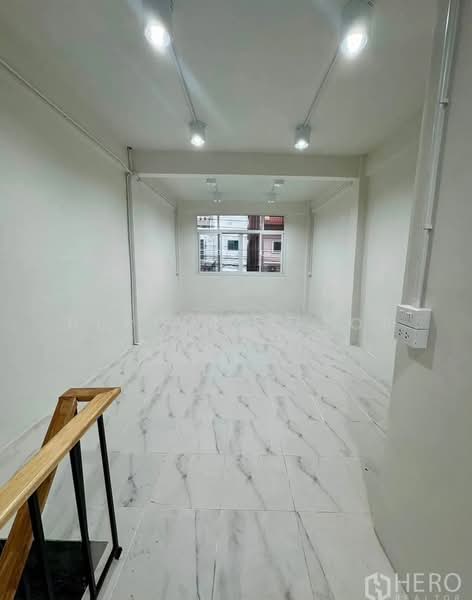 For Rent Shophouse 180 sq.m. near BTS Saint Louis Sathon, Bangkok HRE01209, Bangkok, Yan Nawa, Sathon, Bangkok, , 180 sqm, Shophouse For Rent, by Hero Realtor Co., Ltd., 500486078 - DDproperty.com