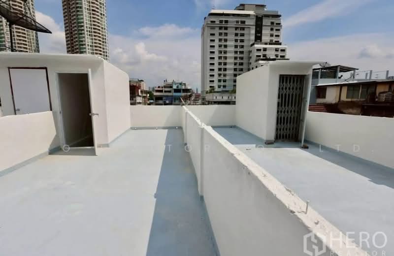 For Rent Shophouse 180 sq.m. near BTS Saint Louis Sathon, Bangkok HRE01209, Bangkok, Yan Nawa, Sathon, Bangkok, , 180 sqm, Shophouse For Rent, by Hero Realtor Co., Ltd., 500486078 - DDproperty.com