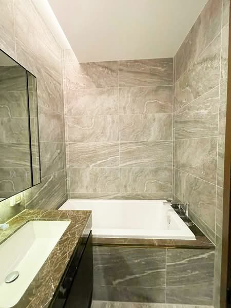 The Esse Sukhumvit 36, Bangkok, Soi Sukhumvit 36, Sukhumvit Road, Phra Kanong, Khlong Toei, Bangkok, 1 Bedroom, 39 sqm, Condo For Rent, by Thawatchai Methawongworakul, 500486085 - DDproperty.com