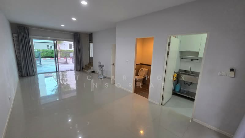 Baan Klang Muang Sukhumvit 77, Bangkok, Soi On Nut 17, Suan Luang, Bangkok, 3 Bedrooms, 178 sqm, Townhouse For Sale, by Patcharaporn Binsorlae, 500486116 - DDproperty.com