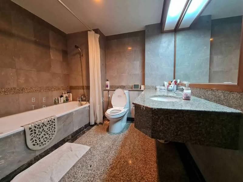Asoke Place, Bangkok, Asok Montri Rd, Khlongtoei Nua, Watthana, Bangkok, 2 Bedrooms, 68 sqm, Condo For Rent, by Bencharong (Yok) Treerat-a-na-wat, 500486247 - DDproperty.com