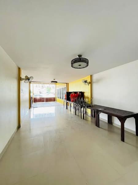 ขาย อาคารพาณิชย์ 3 ชั้น 3 นอน 3 ห้องน้ำ เฟอร์นิเจอร์ครบ, nakhon-nayok, Ban Yai, Muang Nakhon Nayok, Nakhon Nayok, , 264 sqm, Shophouse For Sale, by พรกิตตา นิธินันท์ปภา, 500486449 - DDproperty.com