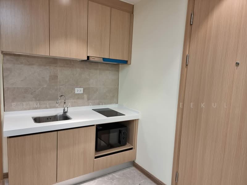 Regal Sathon-Naradhiwas, Bangkok, Naradhiwas Rajanagarindra Road, Thung Maha Mek, Sathon, Bangkok, 1 Bedroom, 33 sqm, Condo For Sale, by Pemika Aukkaraleekul, 500486457 - DDproperty.com