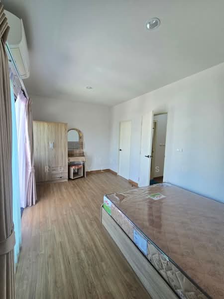 Baan Klang Muang Srinakarin – Onnut, Bangkok, 174 Soi On Nut 70/1, Prawet, Bangkok, 3 Bedrooms, 168 sqm, Townhouse For Rent, by Komkrit Arunvessased, 500486753 - DDproperty.com