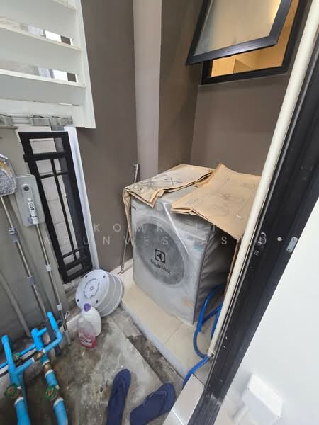 Baan Klang Muang Srinakarin – Onnut, Bangkok, 174 Soi On Nut 70/1, Prawet, Bangkok, 3 Bedrooms, 168 sqm, Townhouse For Sale, by Komkrit Arunvessased, 500486762 - DDproperty.com