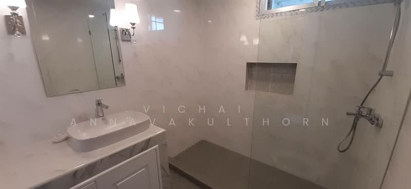 Kanta Mansion, Bangkok, 73 Soi Sukhumvit 26, Khong Tan, Khlong Toei, Bangkok, 3 Bedrooms, 265 sqm, Apartment For Rent, by Vichai Annavakulthorn, 500486889 - DDproperty.com
