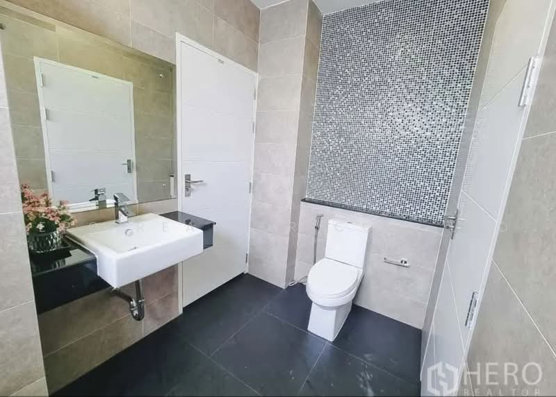 Perfect Masterpiece Sukhumvit 77, Samut Prakan, Soi Mu Ban Perfect Place Sukhumvit 77, Rachathewa, Bang Plee, Samut Prakan, 5 Bedrooms, 585 sqm, Single Detached House For Rent, by Hero Realtor Co., Ltd., 500486918 - DDproperty.com