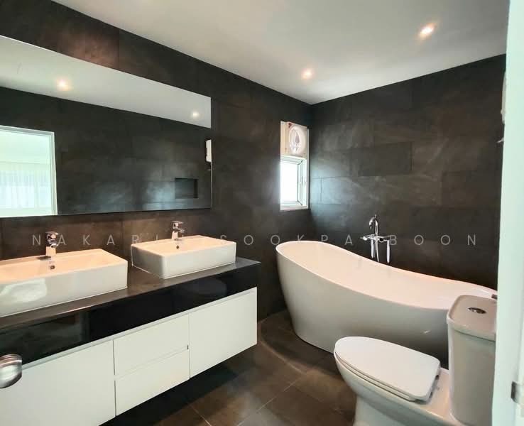 Silom Condominium, Bangkok, Silom, Bang Rak, Bangkok, 2 Bedrooms, 144 sqm, Condo For Rent, by Nakarin Sookpaiboon, 500487014 - DDproperty.com