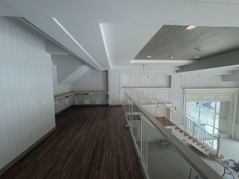 For Rent: G Floor in Silom Glass Frontage with 4 Parking, กรุงเทพ, สุริยวงศ์, บางรัก, กรุงเทพ, 110 ตร.ม., พื้นที่ขายของ ให้เช่า, โดย Chutinun Mungmai, 500487055 - DDproperty.com