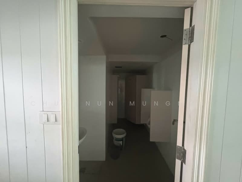 For Rent: G Floor in Silom Glass Frontage with 4 Parking, Bangkok, Suriyawong, Bang Rak, Bangkok, , 110 sqm, Retail Space For Rent, by Chutinun Mungmai, 500487055 - DDproperty.com