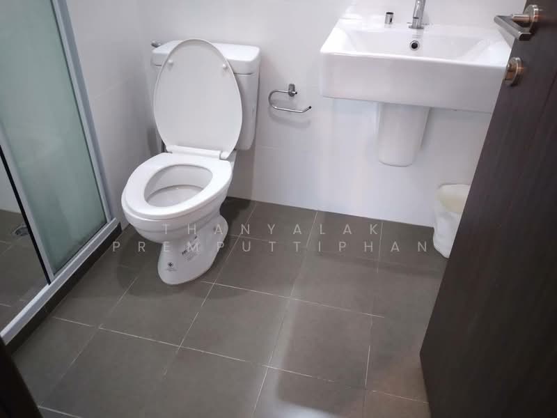 The Base Park West Sukhumvit 77, Bangkok, 11 Soi Sukhumvit 77 Sukhumvit Road, Phra Kanong Nua, Watthana, Bangkok, 1 Bedroom, 30 sqm, Condo For Sale, by Thanyalak Premputtiphan, 500487075 - DDproperty.com
