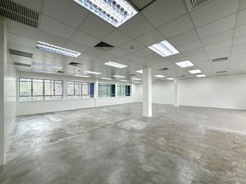 Office next to BTS Surasak with a pleasant atmosphere, Bangkok, Yan Nawa, Sathon, Bangkok, , 96 sqm, Office Space For Rent, by Sirikul Wattanakorn, 500487283 - DDproperty.com