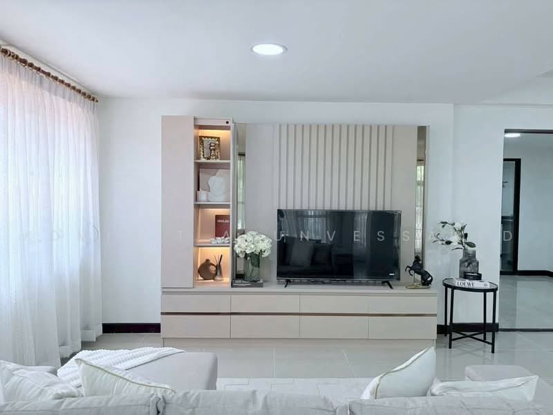 6-BR House, Bangkok, Samsen Nok, Huai Khwang, Bangkok, 6 Bedrooms, 500 sqm, Single Detached House For Rent, by Komkrit Arunvessased, 500487352 - DDproperty.com