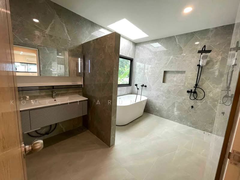 undefined, Bangkok, Lat Phrao, Bangkok, 4 Bedrooms, 320 sqm, Single Detached House For Sale, by Komkrit Arunvessased, 500487429 - DDproperty.com