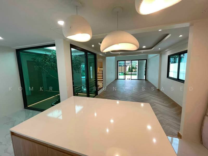 undefined, Bangkok, Lat Phrao, Bangkok, 4 Bedrooms, 320 sqm, Single Detached House For Sale, by Komkrit Arunvessased, 500487429 - DDproperty.com