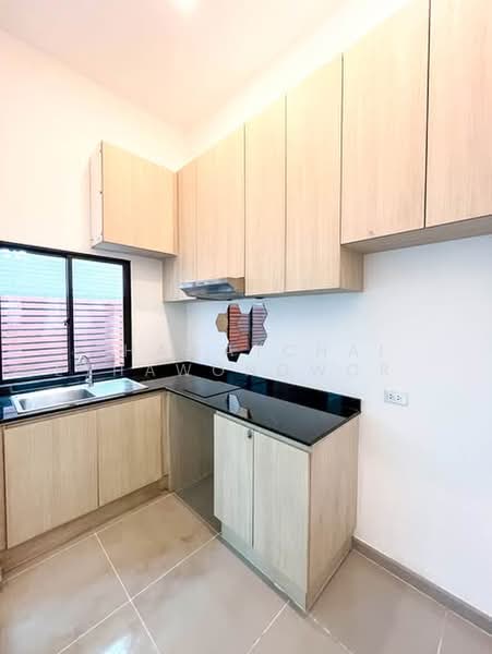 Arden Phatthanakan, Bangkok, Phatthanakan 20, Phatthanakan Road, Suan Luang, Bangkok, 3 Bedrooms, 185 sqm, Townhouse For Sale, by Thawatchai Methawongworakul, 500487453 - DDproperty.com