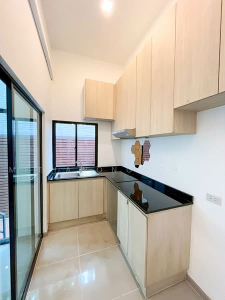 Arden Phatthanakan, Bangkok, Phatthanakan 20, Phatthanakan Road, Suan Luang, Bangkok, 3 Bedrooms, 185 sqm, Townhouse For Sale, by Thawatchai Methawongworakul, 500487453 - DDproperty.com