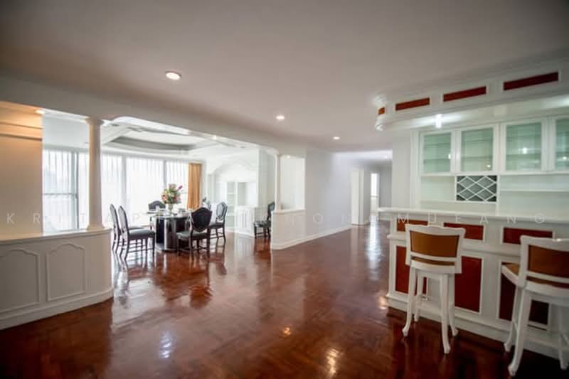 Oriental Towers, Bangkok, 25 Soi Ekkamai 12, Ekkamai Road, Khlong Tan Nua, Watthana, Bangkok, 3 Bedrooms, 350 sqm, Condo For Rent, by Kritaphak Khongmueang, 500487466 - DDproperty.com