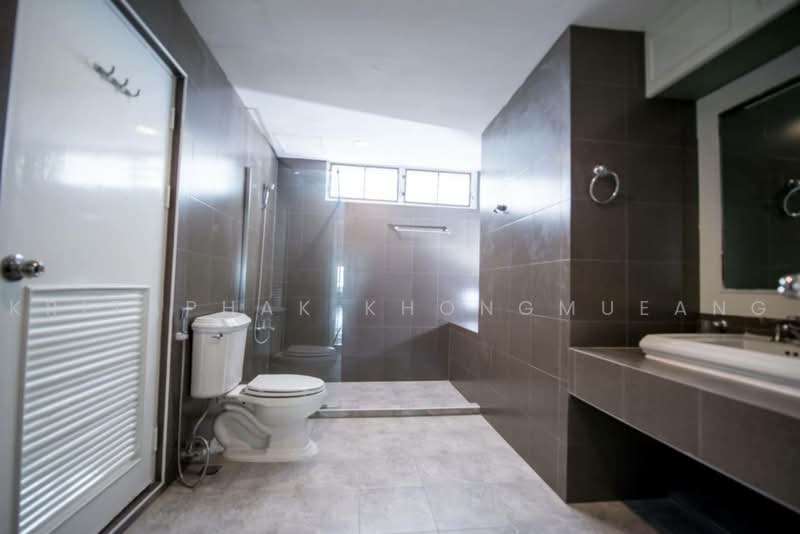 Oriental Towers, Bangkok, 25 Soi Ekkamai 12, Ekkamai Road, Khlong Tan Nua, Watthana, Bangkok, 3 Bedrooms, 350 sqm, Condo For Rent, by Kritaphak Khongmueang, 500487466 - DDproperty.com
