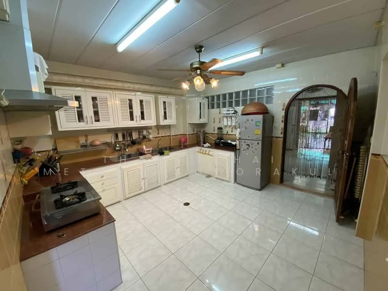 6-BR Townhouse, Bangkok, Bang Sue, Bangkok, 6 Bedrooms, 200 sqm, Townhouse For Sale, by Thawatchai Methawongworakul, 500487500 - DDproperty.com