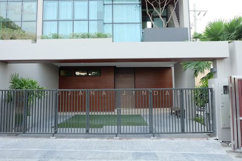 The Park Lane 22, Bangkok, 42 Soi Pridi Banomyong 45, Khlong Tan Nua, Watthana, Bangkok, 3 Bedrooms, 450 sqm, Townhouse For Rent, by Rojjana Jindasri, 500487534 - DDproperty.com