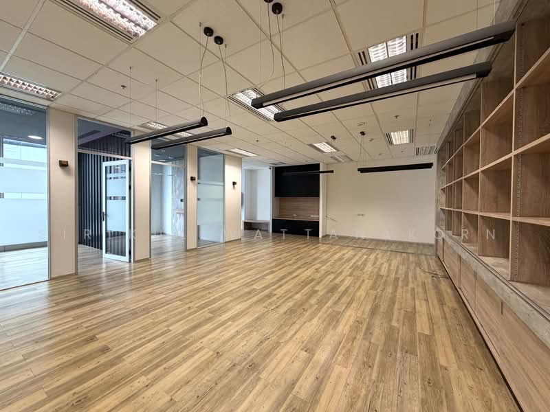 Office มีทางเชื่อมจาก BTS พร้อมพงษ์, แต่งสวยพร้อมใช้งาน, กรุงเทพ, คลองตันเหนือ, วัฒนา, กรุงเทพ, 117 ตร.ม., สำนักงาน ให้เช่า, โดย Sirikul Wattanakorn, 500487561 - DDproperty.com