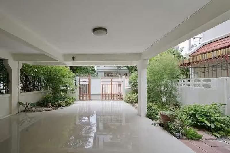 5-BR Townhouse, Bangkok, Khlongtoei Nua, Watthana, Bangkok, 5 Bedrooms, 350 sqm, Townhouse For Rent, by Natthapong Laomahong, 500487701 - DDproperty.com
