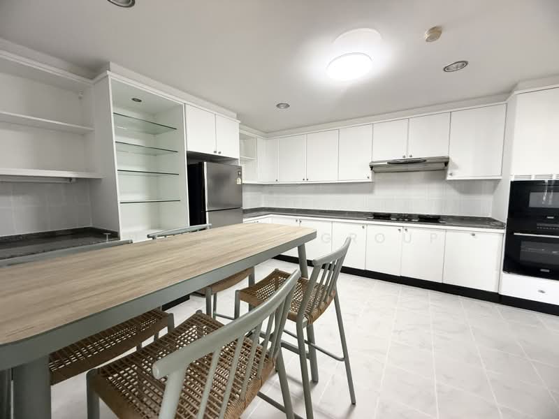 Pet-Friendly Penthouse in Phromphong, Bangkok, Khlong Toei, Bangkok, 3 Bedrooms, 450 sqm, Townhouse For Rent, by The Luxe Group, 500487784 - DDproperty.com