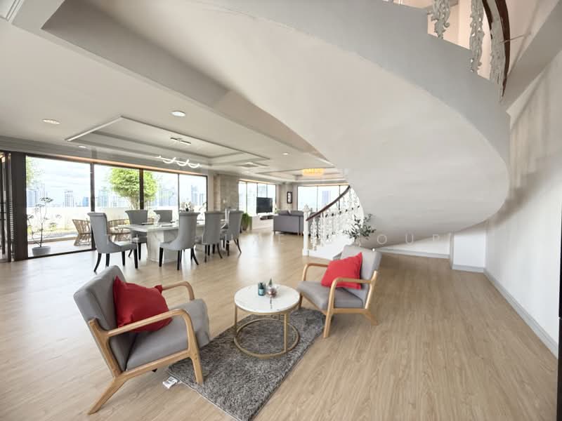 Pet-Friendly Penthouse in Phromphong, Bangkok, Khlong Toei, Bangkok, 3 Bedrooms, 450 sqm, Townhouse For Rent, by The Luxe Group, 500487784 - DDproperty.com
