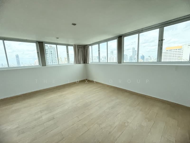 Pet-Friendly Penthouse in Phromphong, Bangkok, Khlong Toei, Bangkok, 3 Bedrooms, 450 sqm, Townhouse For Rent, by The Luxe Group, 500487784 - DDproperty.com