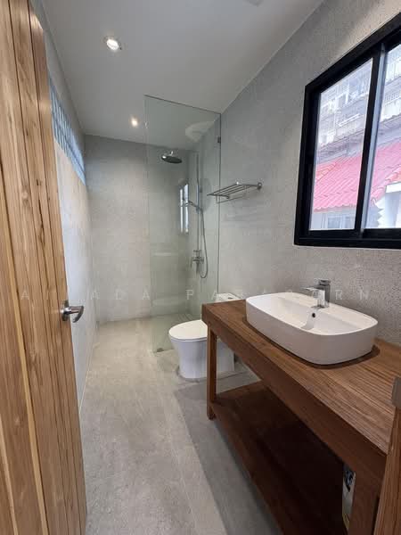 Wong Wian Yi 22, Bangkok, Pom Prap, Pom Prap Sattru Phai, Bangkok, , 222 sqm, Shophouse For Rent, by Airada Parasarn, 500487891 - DDproperty.com