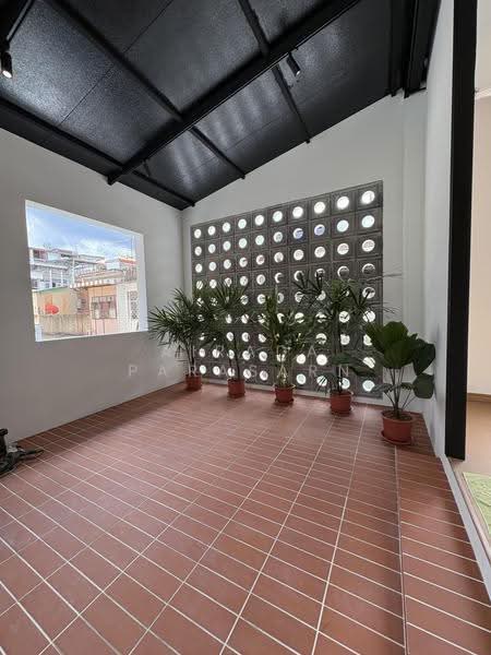 Wong Wian Yi 22, Bangkok, Pom Prap, Pom Prap Sattru Phai, Bangkok, , 222 sqm, Shophouse For Rent, by Airada Parasarn, 500487891 - DDproperty.com
