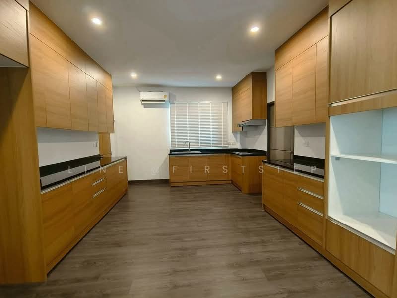 3-Story Detached House Sukhumvit 65 (Ekkamai), Near BTS Ekkamai, Bangkok, Phra Kanong Nua, Watthana, Bangkok, 4 Bedrooms, 330 sqm, Single Detached House For Rent, by LINE @firststep, 500488060 - DDproperty.com