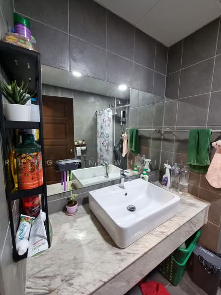 Country Complex Bangna, Bangkok, Sanpawut Road, Bang Na, Bangkok, 2 Bedrooms, 80 sqm, Condo For Sale, by Rungkan Wijitjun, 500488179 - DDproperty.com