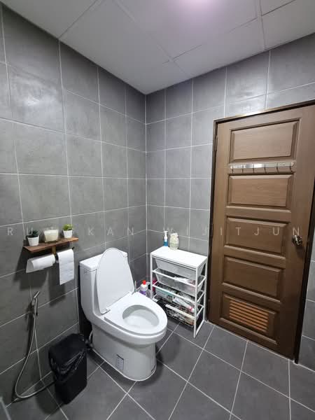 Country Complex Bangna, Bangkok, Sanpawut Road, Bang Na, Bangkok, 2 Bedrooms, 80 sqm, Condo For Sale, by Rungkan Wijitjun, 500488179 - DDproperty.com