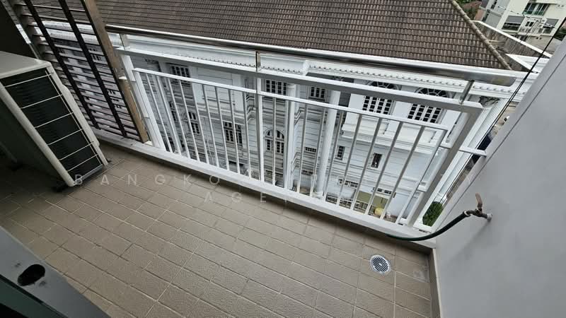 Y.O. Place, Bangkok, 223 Soi Sai Nam Thip 2, Khlong Toei, Bangkok, 2 Bedrooms, 93 sqm, Condo For Rent, by BANGKOK PROPERTY AGENTS, 500488263 - DDproperty.com