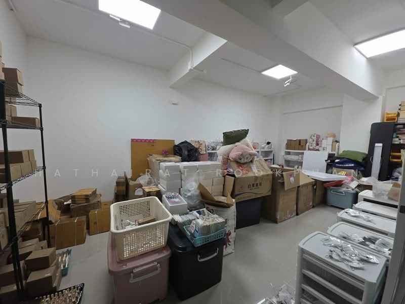 3-BR Townhouse, Bangkok, Bang Kae Nua, Bang Khae, Bangkok, 3 Bedrooms, 311 sqm, Townhouse For Sale, by Hathairat Rookphan, 500488410 - DDproperty.com