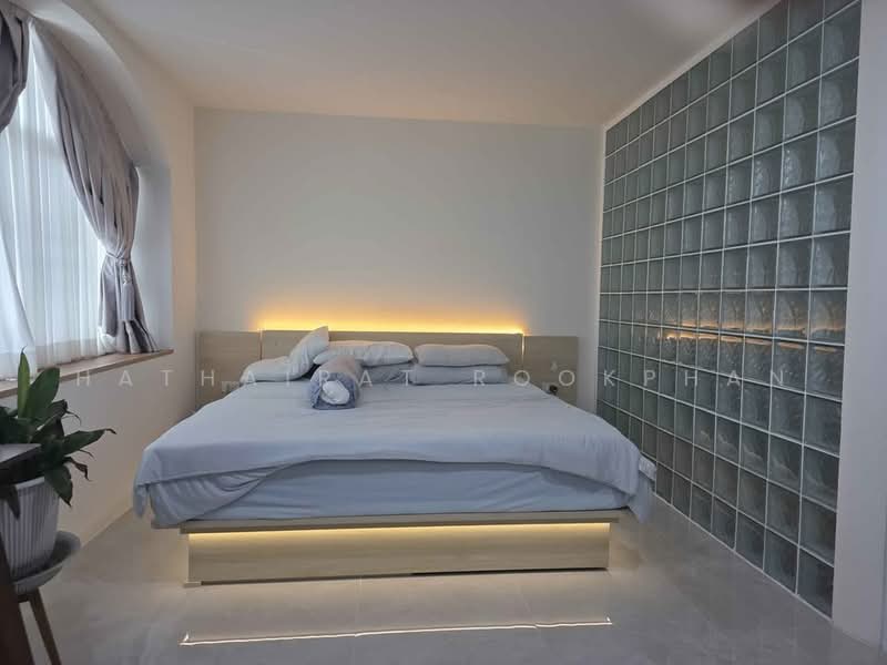 3-BR Townhouse, Bangkok, Bang Kae Nua, Bang Khae, Bangkok, 3 Bedrooms, 311 sqm, Townhouse For Sale, by Hathairat Rookphan, 500488410 - DDproperty.com