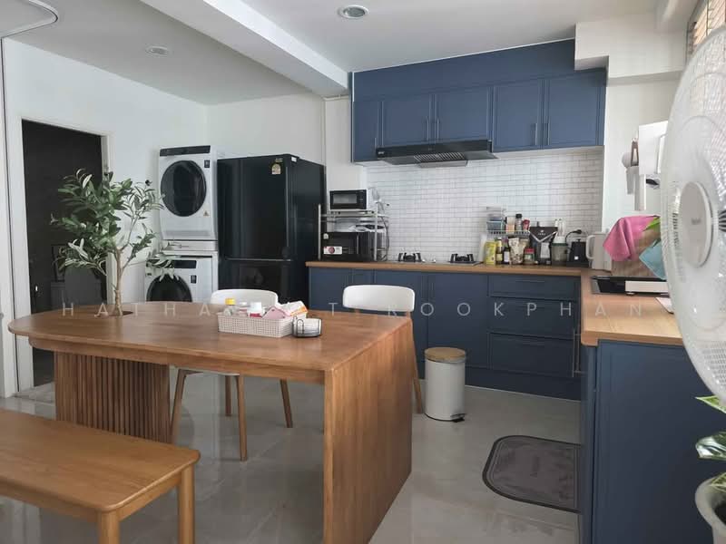 3-BR Townhouse, Bangkok, Bang Kae Nua, Bang Khae, Bangkok, 3 Bedrooms, 311 sqm, Townhouse For Sale, by Hathairat Rookphan, 500488410 - DDproperty.com